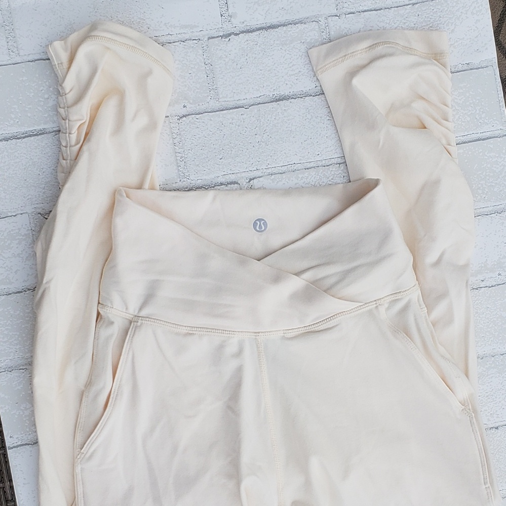 Lululemon Leggings Rare! Size: 2 cream color